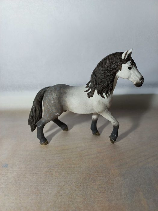 Zestaw figurek koni