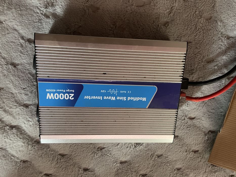 Автомобильный инвертор 12V-220V / Преобразователь тока 2000W