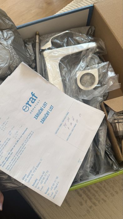 Змішувач  для раковини RAF з виливом Click Clack