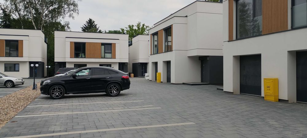 Dom segment z garażem, ogródkiem, bezczynszowe, centrum Wołomina