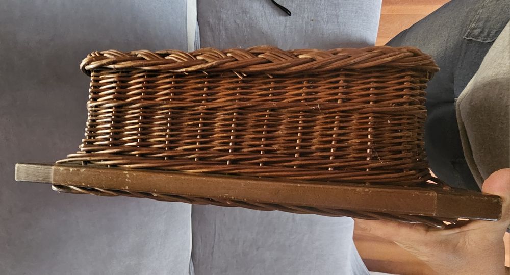 Cesto em madeira e verga