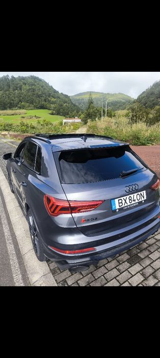 Carro Audi SUV compacto Q3 RS