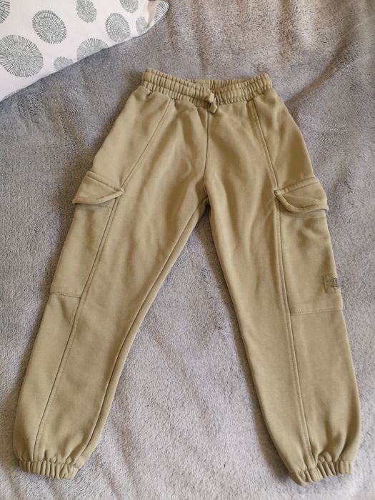 Spodenki granatowe z h&m i blado zielone z Zary.
