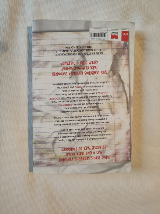 Livro "Um de Nós Mente"