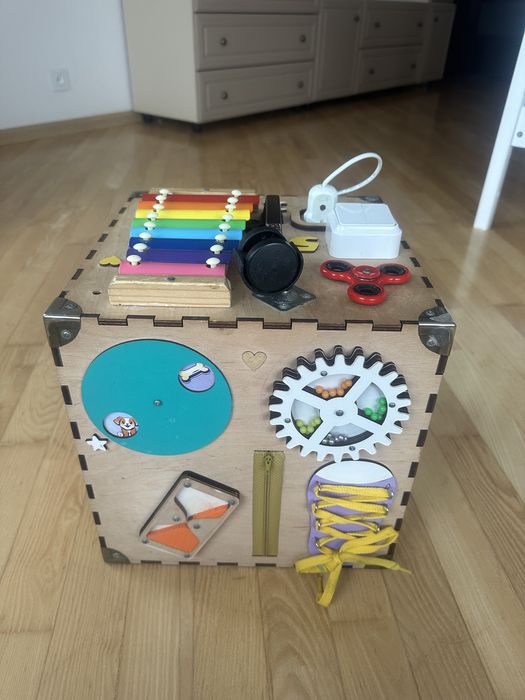 Бізікуб для дитини