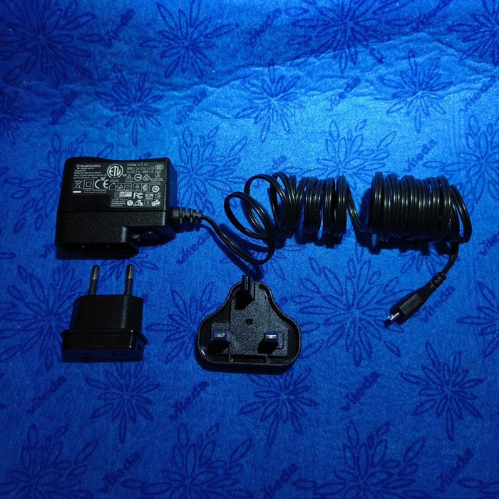 Блок живлення Plantronics SSA-3W-05  5V 600mA Micro-USB.