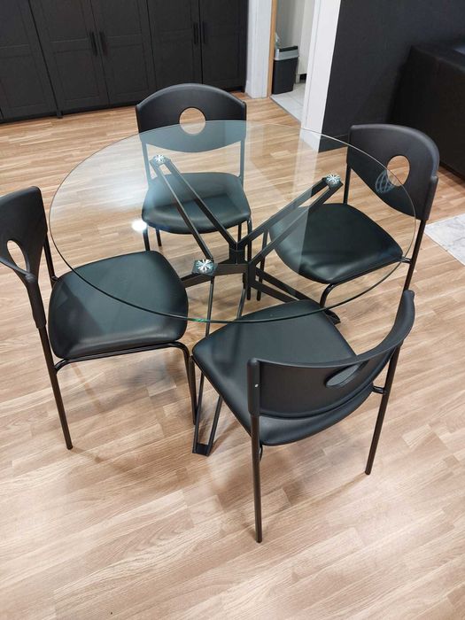 Mesa Redonda Vidro Diâmetro 110 cm Base em Ferro com cadeiras