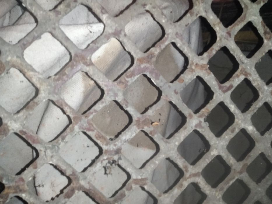 Metalowa krata , kratownica