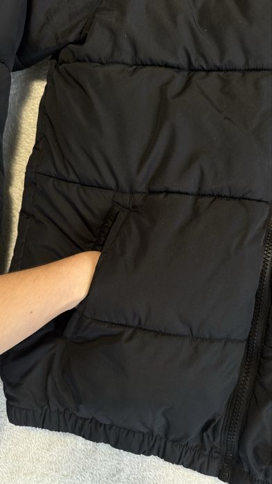 Czarna krótka puchowa kurtka zimowa Mckenzie