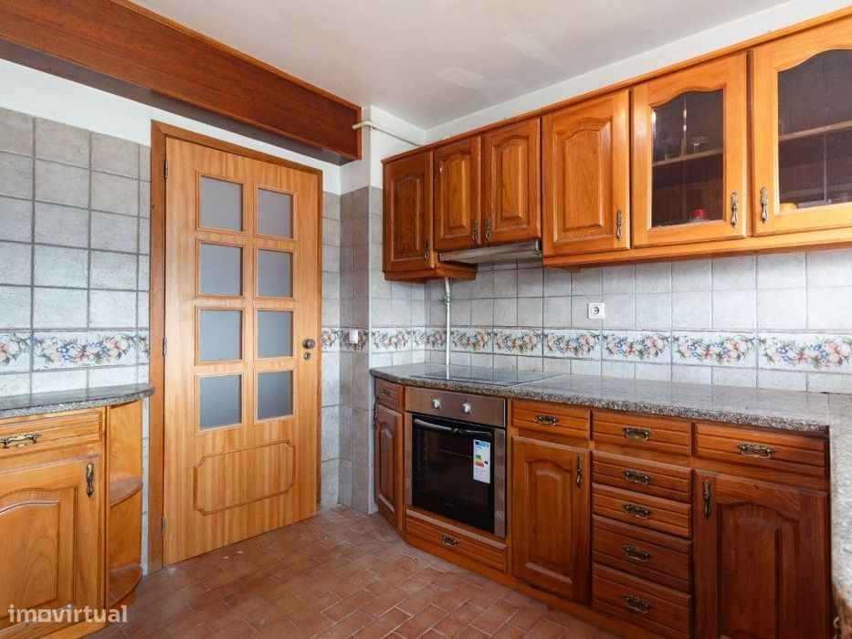 Apartamento T4 com Garagem em Coimbra