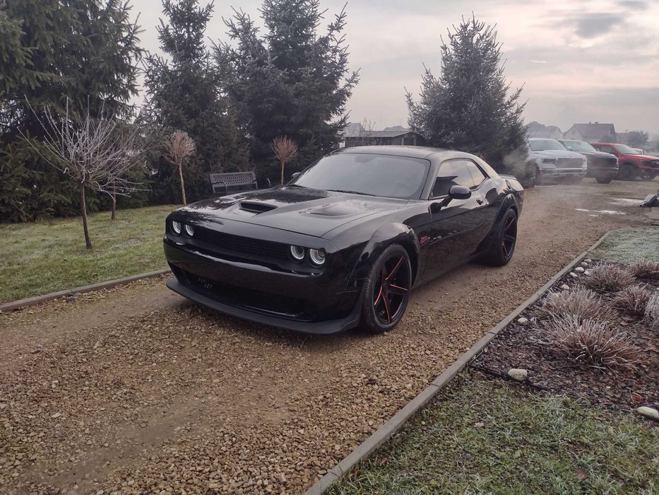 Dodge Challenger R/T 5.7 Hemi widebody