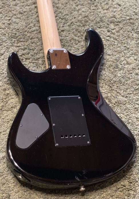 Yamaha ERG 121 електро гітара indonesia