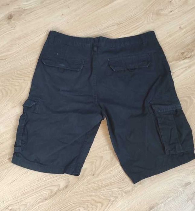 Czarne szorty CLOCKHOUSE z kieszeniami