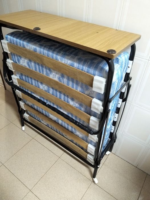 Vendo divã com colchão