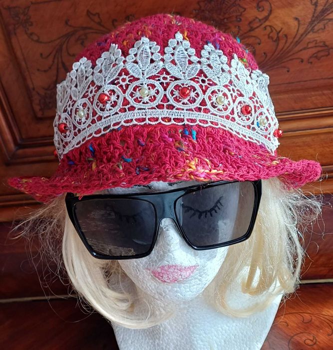 Szydełkowy kapelusik wiosenno-jesienny dla pań