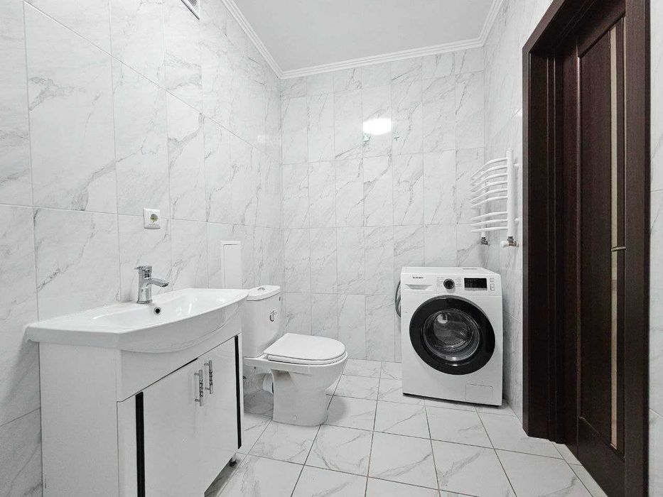 Продається 1-кімнатна квартира площею 42 м² по вулиці Хоткевича.