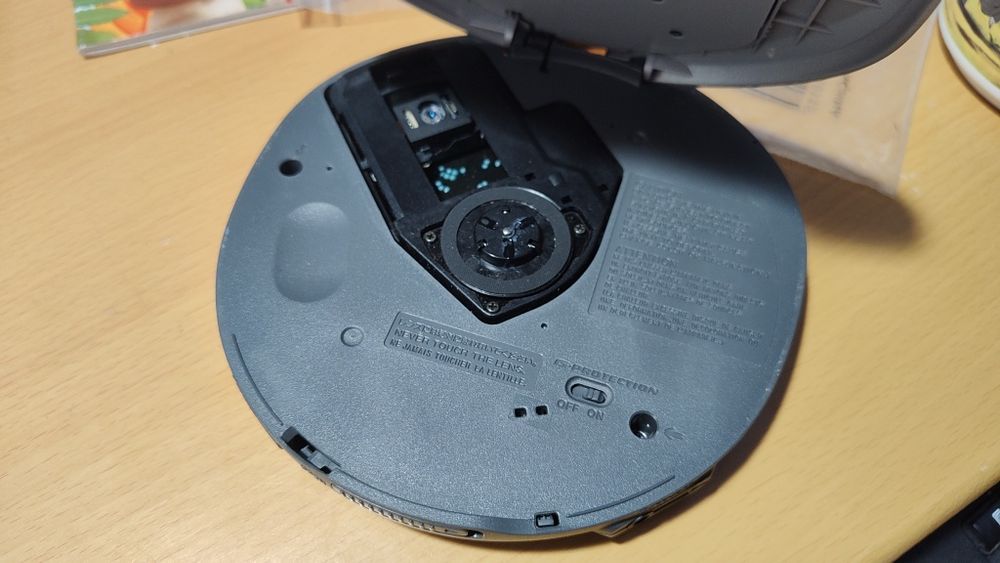 CD-програвач Sony D-EJ611 Walkman, G-Protection, сріблястий