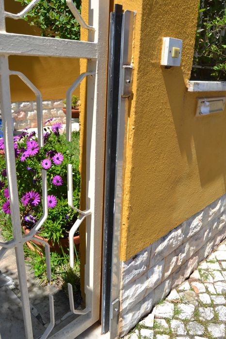 Dois tapumes para retenção de águas