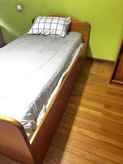 Cama de solteiro com beliche em madeira de Pinho