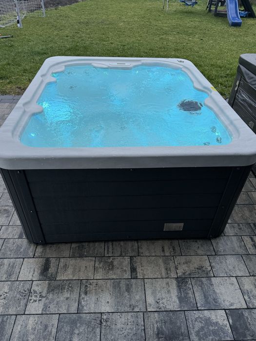 Jacuzzi 4-5 osobowe powystawowe