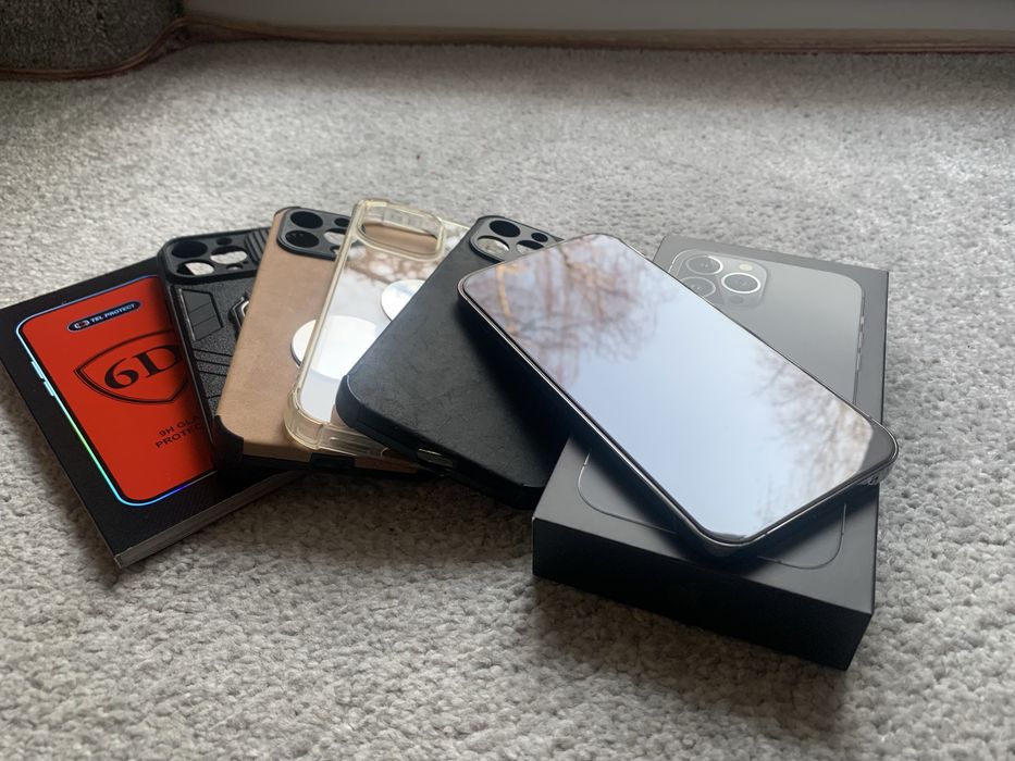 Iphone 13 Pro Max 1TB plus 4 case