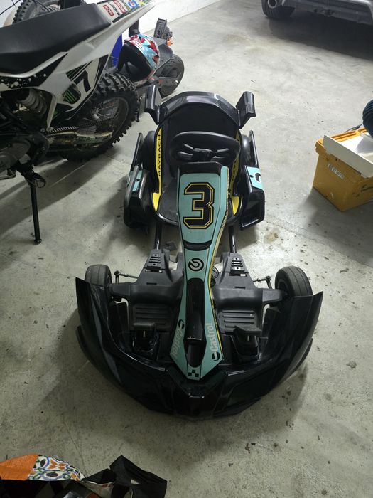 Vende-se kart elétrico MAYBACH em ótimo estado.