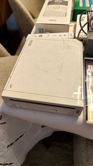 Nintendo Wii com jogos e acessórios