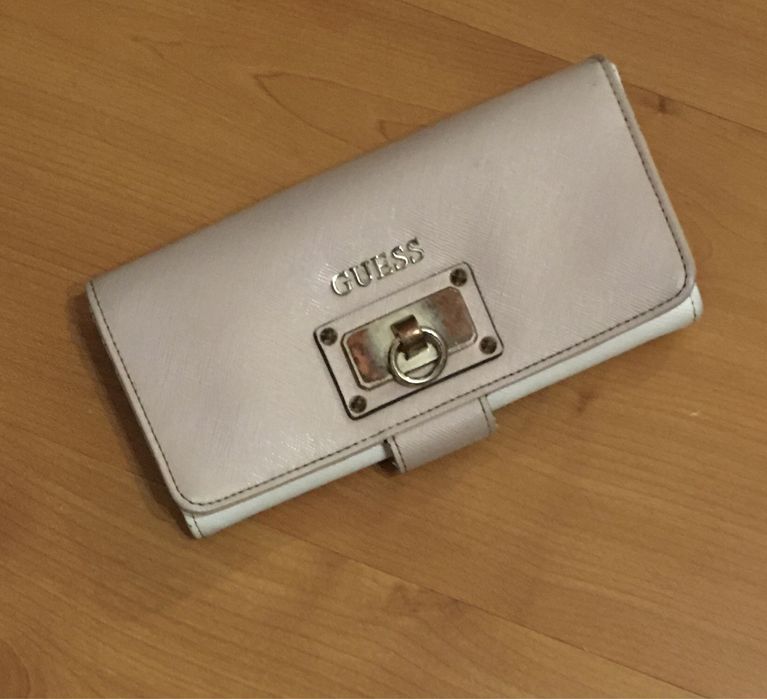 Carteira Bege da Guess