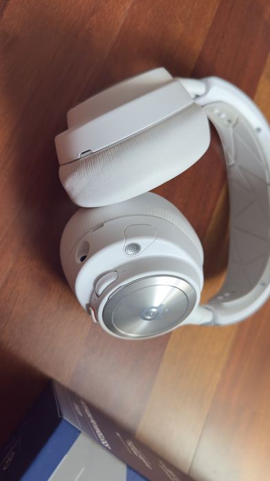 Słuchawki bezprzewodowe Steelseries Arctic Nova Pro Wireless jak nowe nieużywane