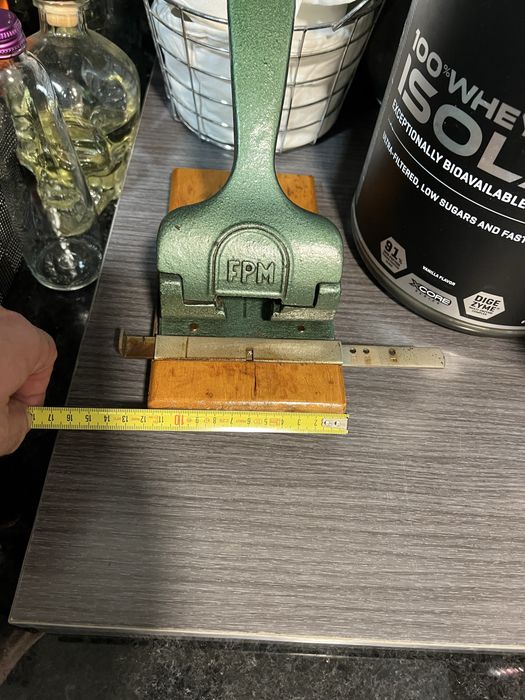 Furador base  em nadeira fpm oesa 2,5 kg