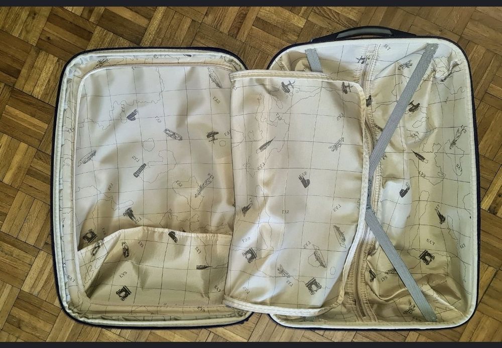 Walizka średnia 68 cm dlugosci