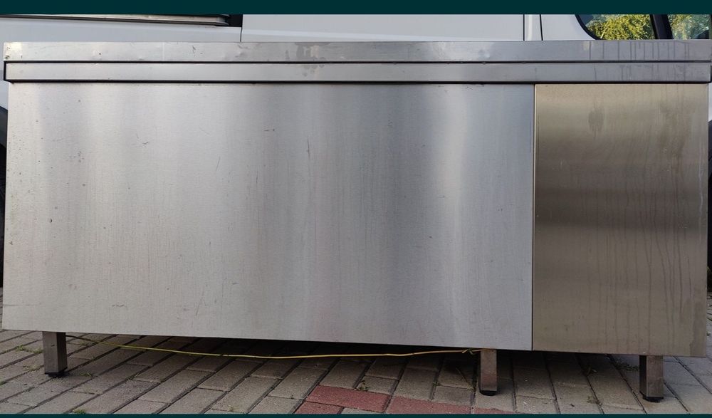 Stół chłodniczy 3drzwiowy blat ASCOBLOC z blatem roboczym.