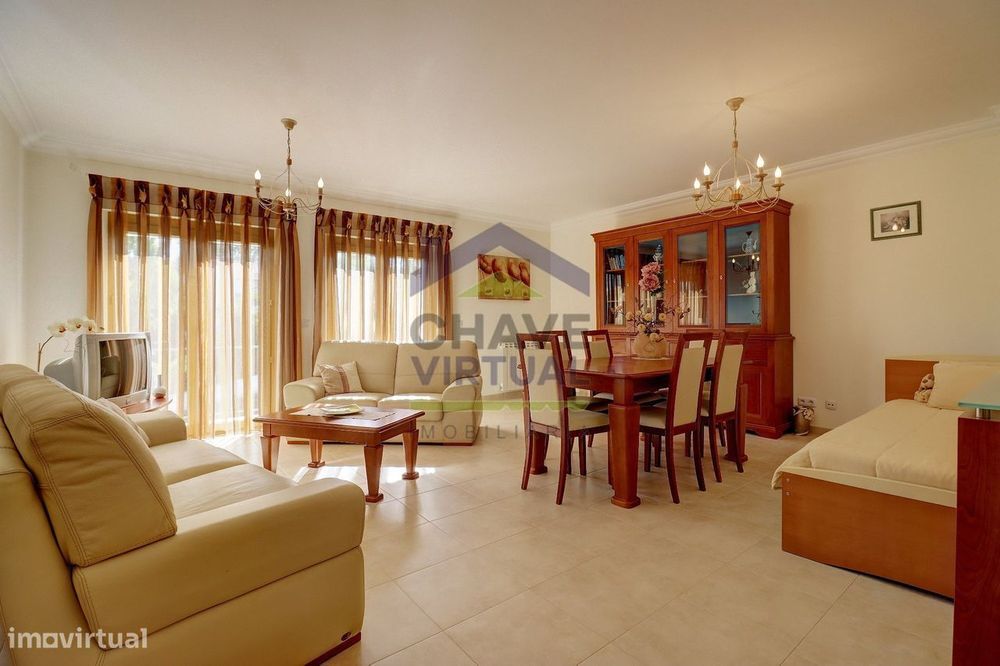 Apartamento T3 com Garagem e Arrecadação - Centro Lourinhã
