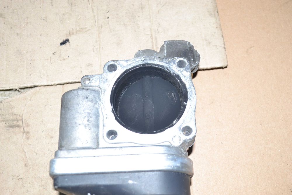 Дросельна заслонка Volkswagen Passat B6 Skoda Octavia II Ауді  2.0 fsi