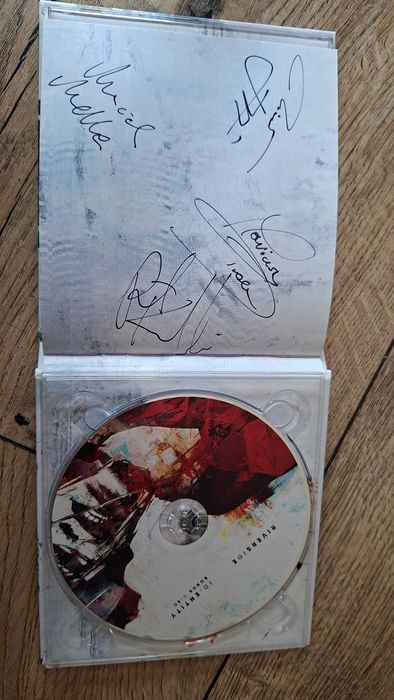 Płyty CD Riverside z autografami