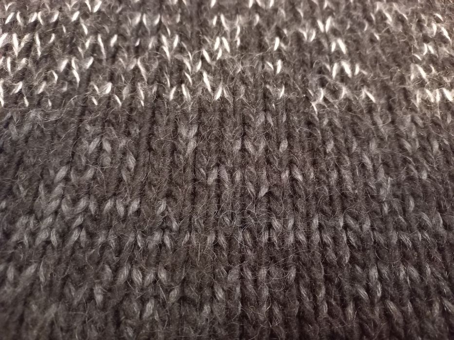 Тёплый свитер, полушерсть.