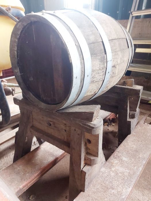 Pipa antiga com suporte