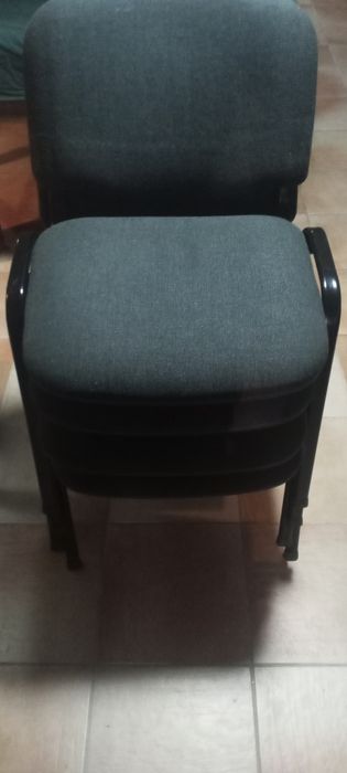 vendo mesa e cadeiras dois aparadores