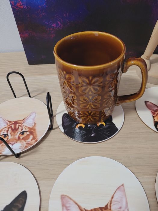 Zestaw 6 drewnianych podkładek podkładki pod kubek kubki koty kotki