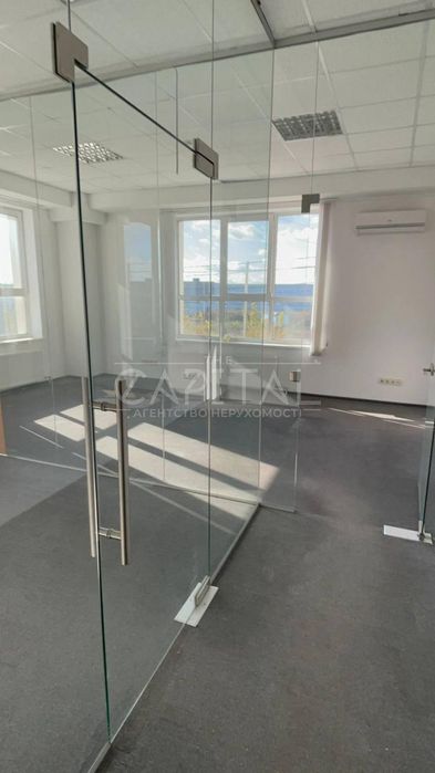 Продаж 3-поверхової будівлі, вул. Індустріальна, с. Святопетрівське