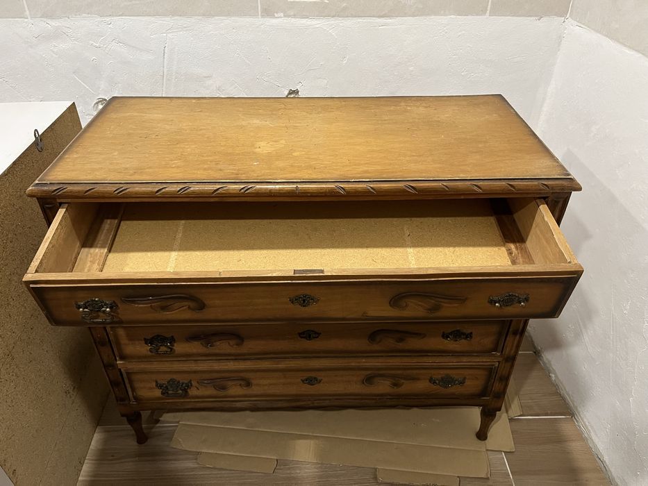 Cómoda antiga rústica