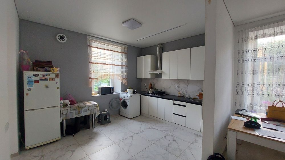 Продам частину будинку. Вул.Вірменська,80.