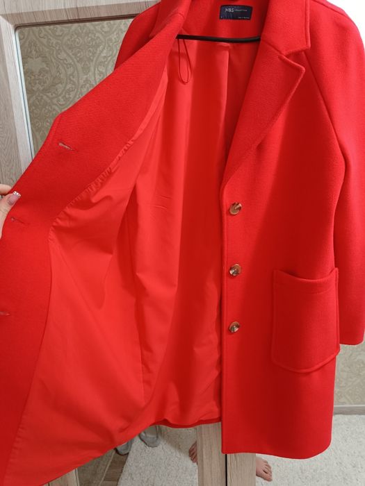 пальто жіноче червоне