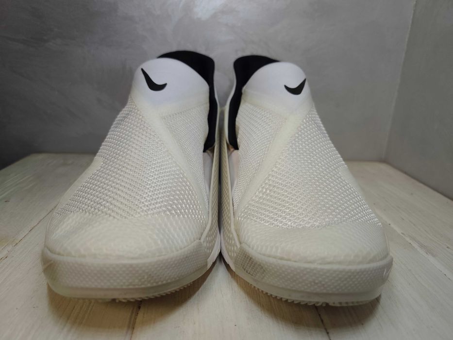 - Nike Go Flyease CW5883-101