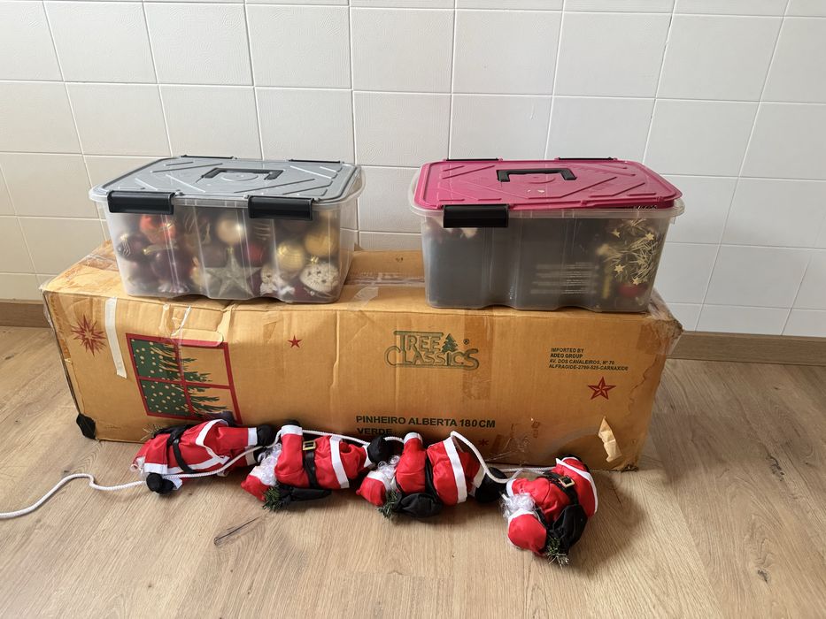 Arvore de natal e enfeites