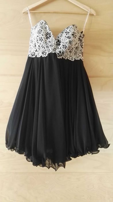 Vestido Cocktail com corpete rendado