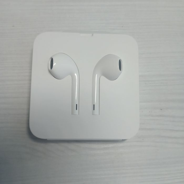 Оригінальні EarPods with Lightning Connector