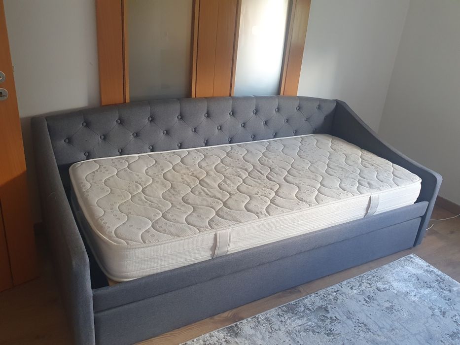 Cama convertível em sofá   com colchão  gaveta  para  cama impecável