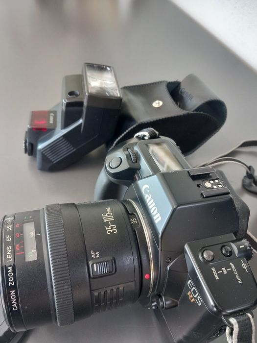 Canon EOS RT + Objetiva EF 35–105mm + Flash Canon 300EZ