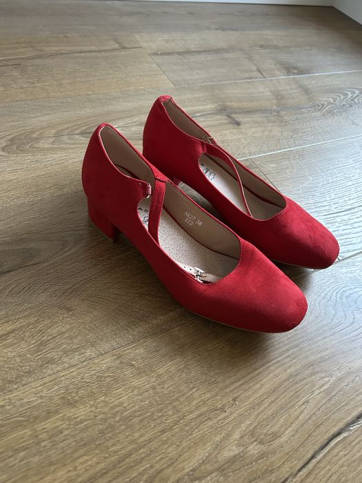 Buty typu Mary Jane na lekkim obcasie rozmiar 38
